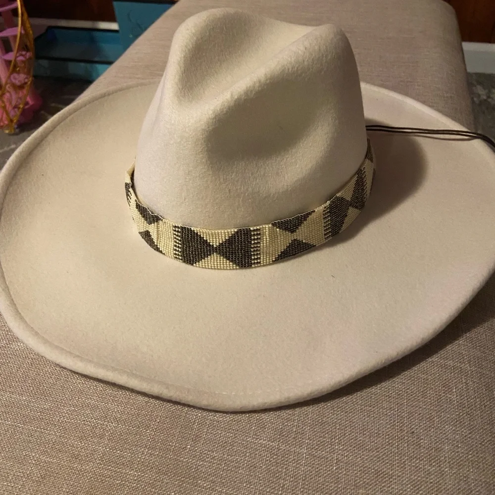 Revolve Cassidy Hat - Picture 4 of 6